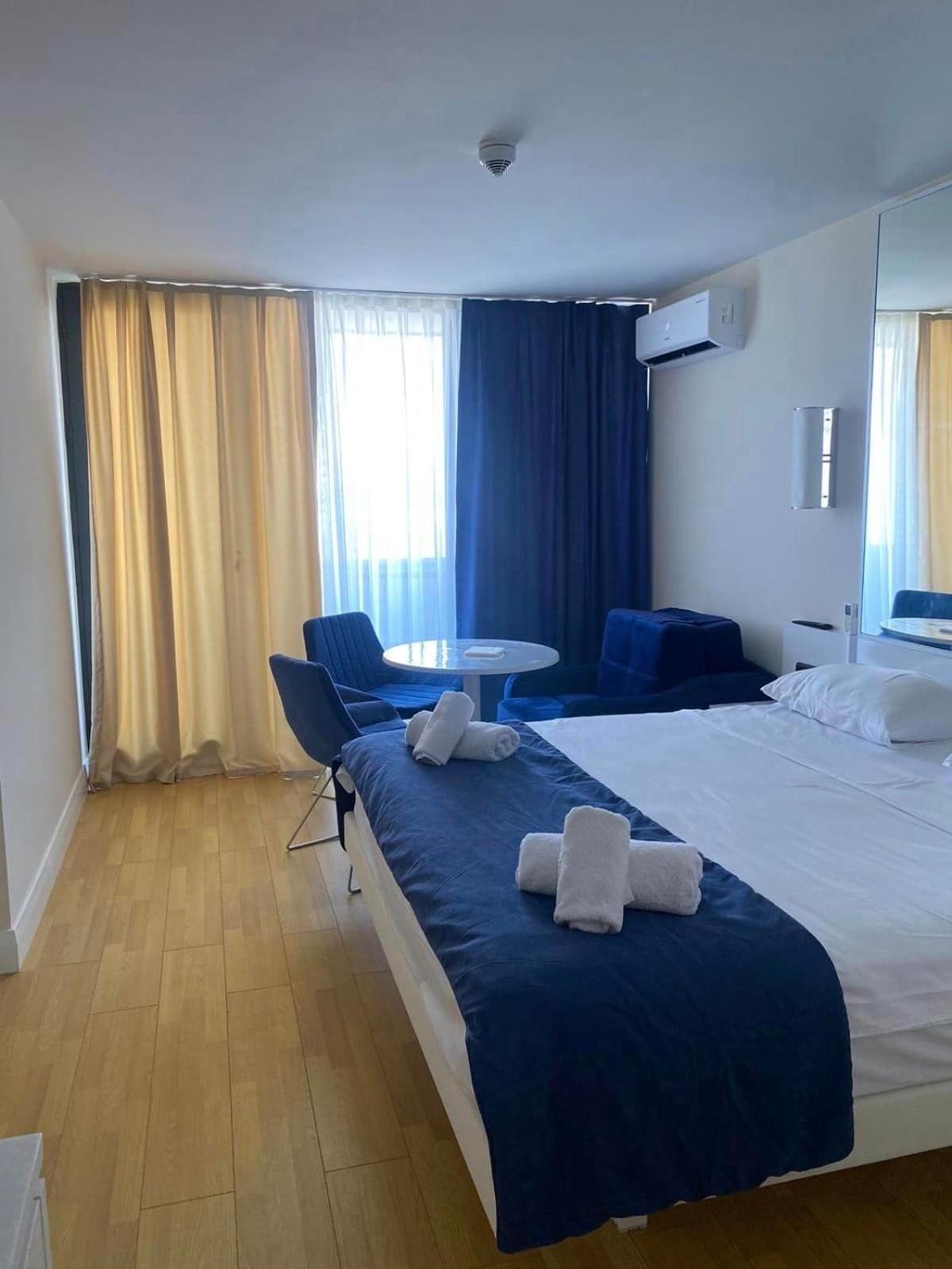 Suites Orbi City Aparthotel バトゥーミ エクステリア 写真