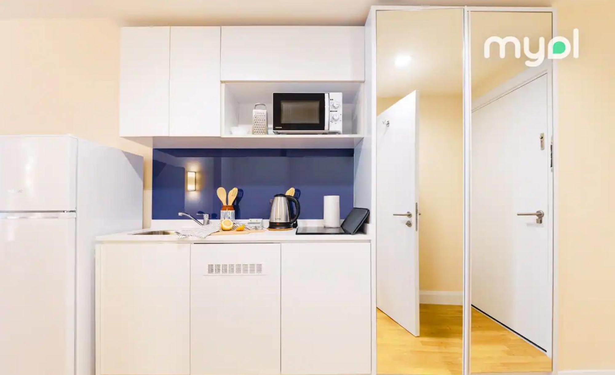 Suites Orbi City Aparthotel バトゥーミ エクステリア 写真