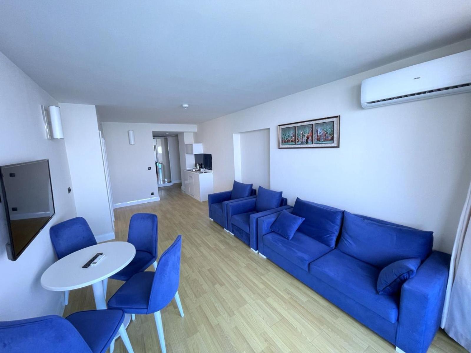 Suites Orbi City Aparthotel バトゥーミ エクステリア 写真