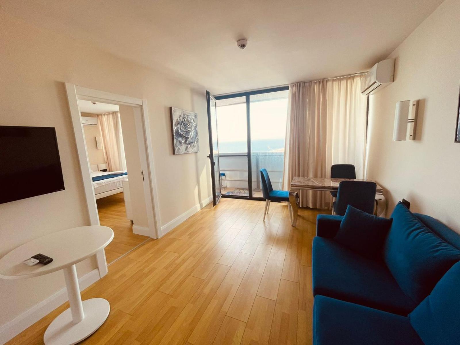 Suites Orbi City Aparthotel バトゥーミ エクステリア 写真
