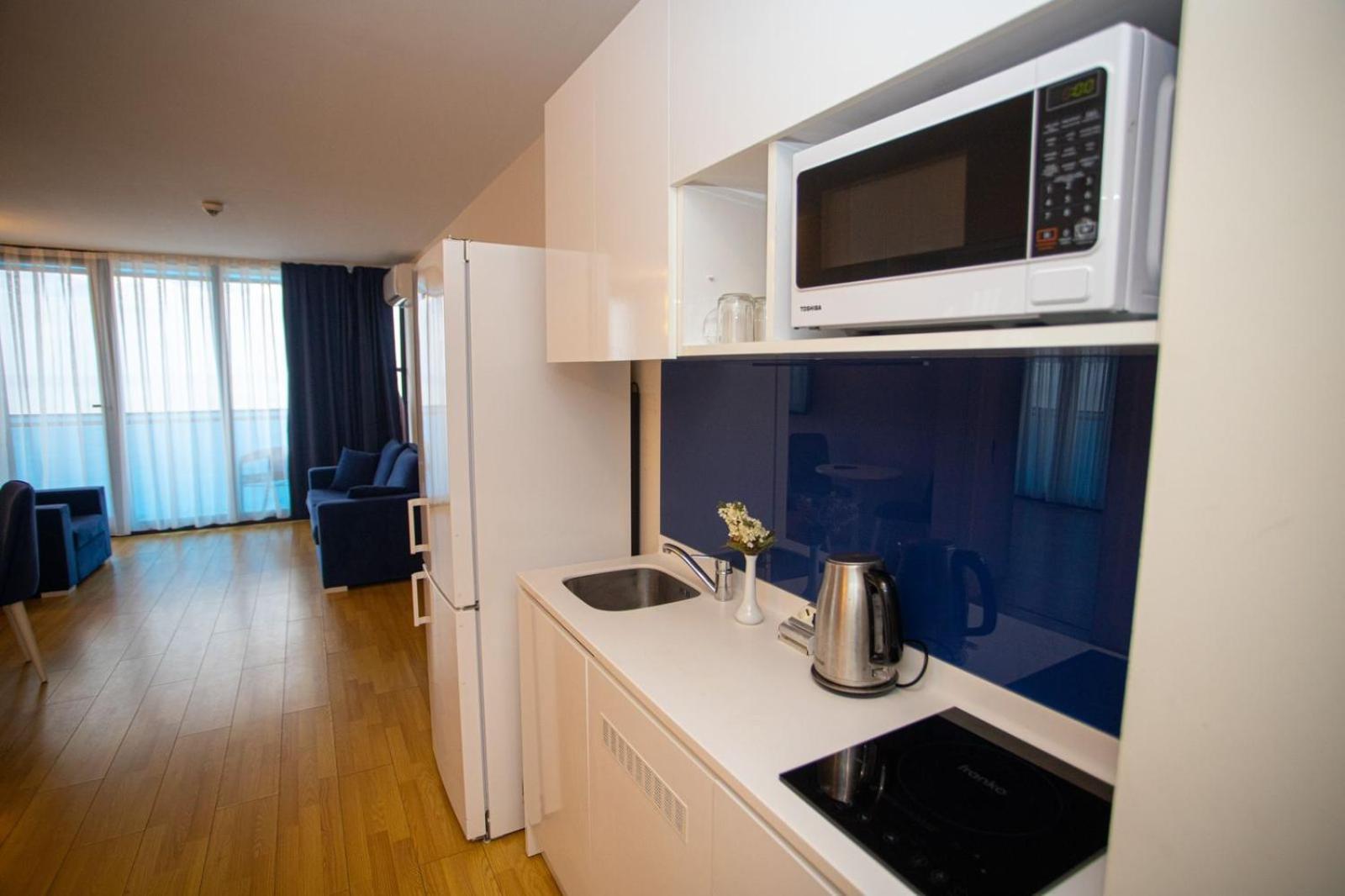 Suites Orbi City Aparthotel バトゥーミ エクステリア 写真