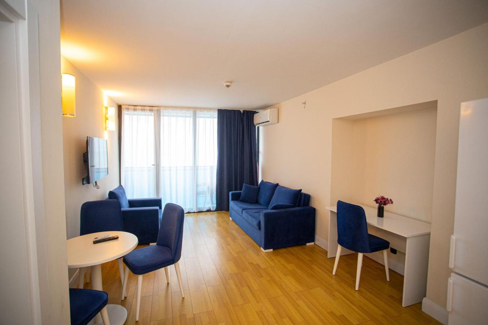 Suites Orbi City Aparthotel バトゥーミ エクステリア 写真