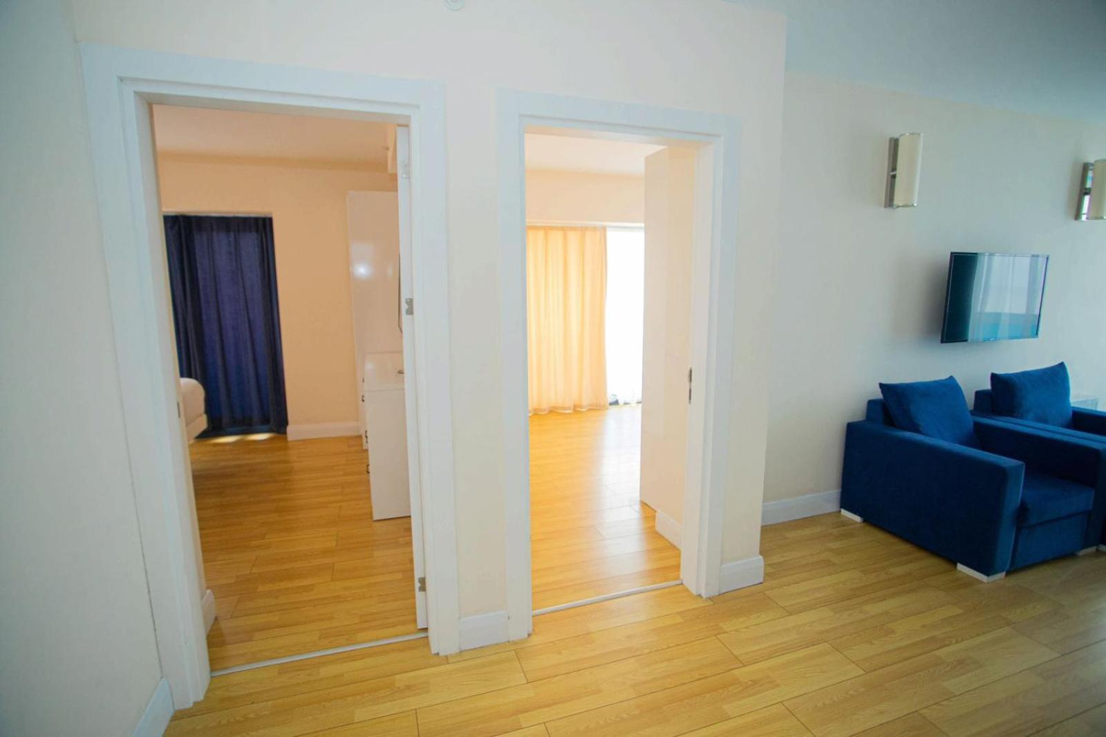 Suites Orbi City Aparthotel バトゥーミ エクステリア 写真