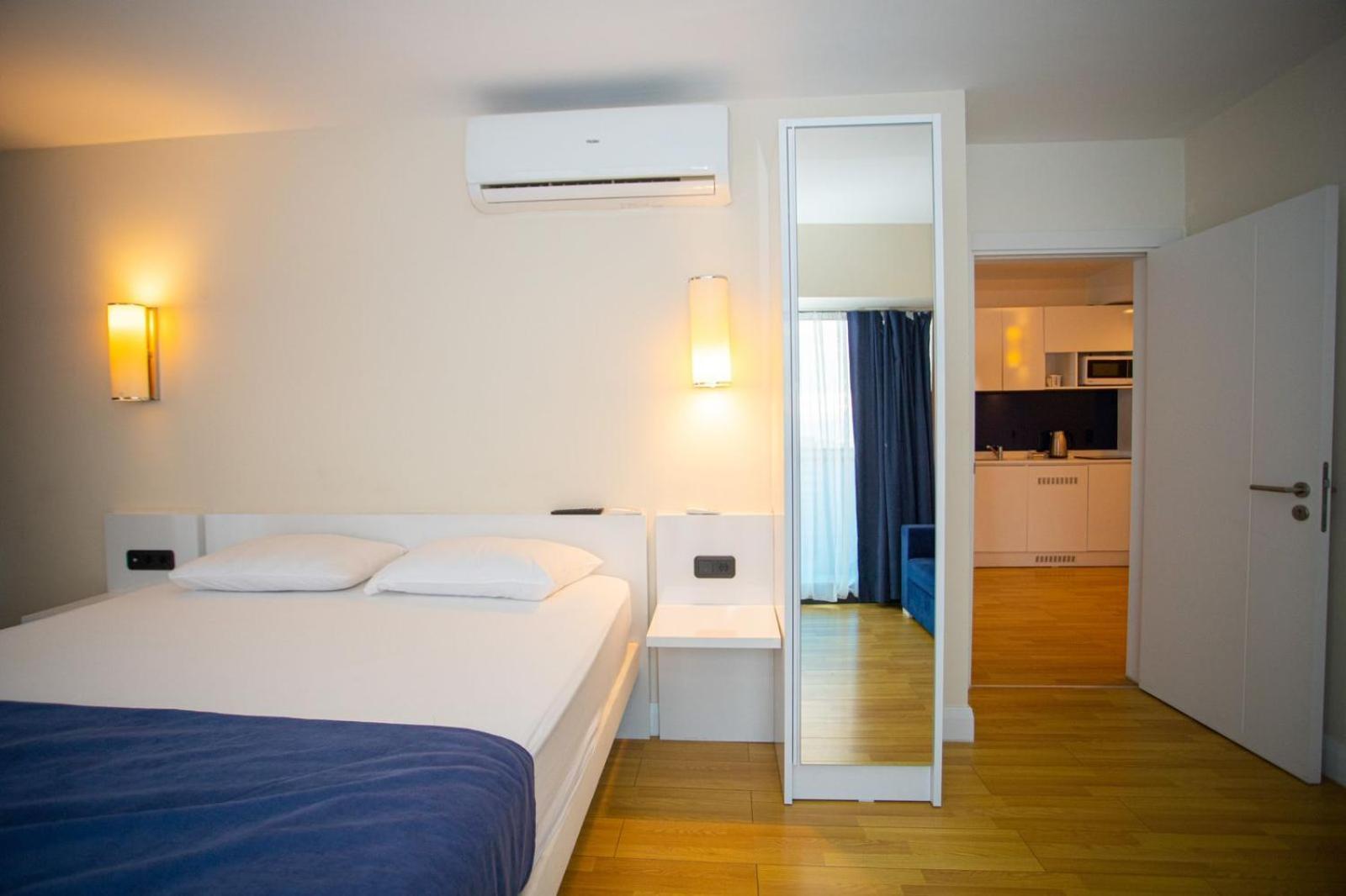 Suites Orbi City Aparthotel バトゥーミ エクステリア 写真