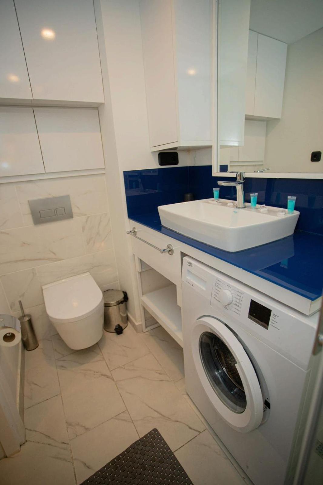 Suites Orbi City Aparthotel バトゥーミ エクステリア 写真