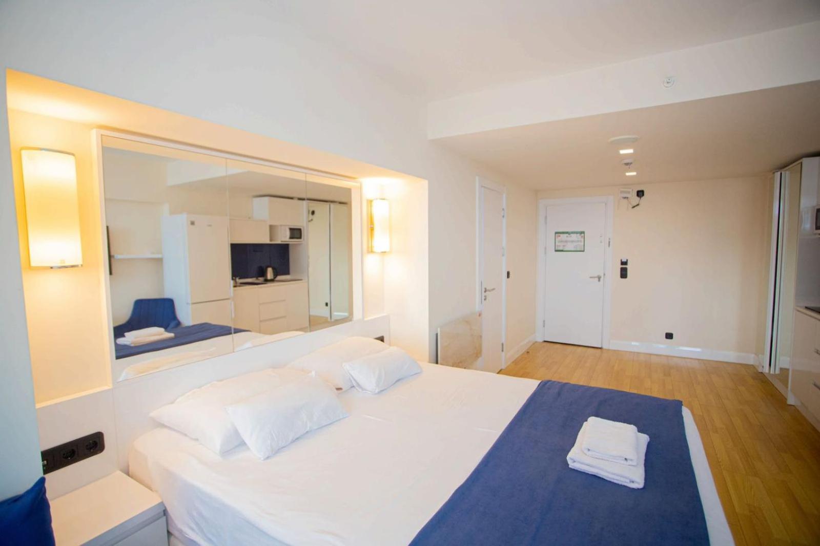 Suites Orbi City Aparthotel バトゥーミ エクステリア 写真