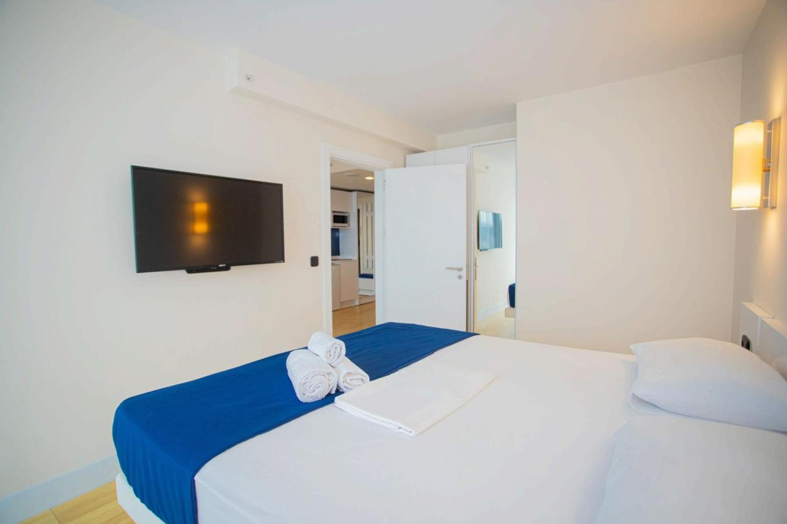 Suites Orbi City Aparthotel バトゥーミ エクステリア 写真