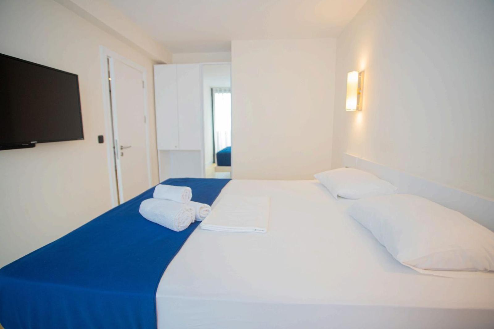 Suites Orbi City Aparthotel バトゥーミ エクステリア 写真