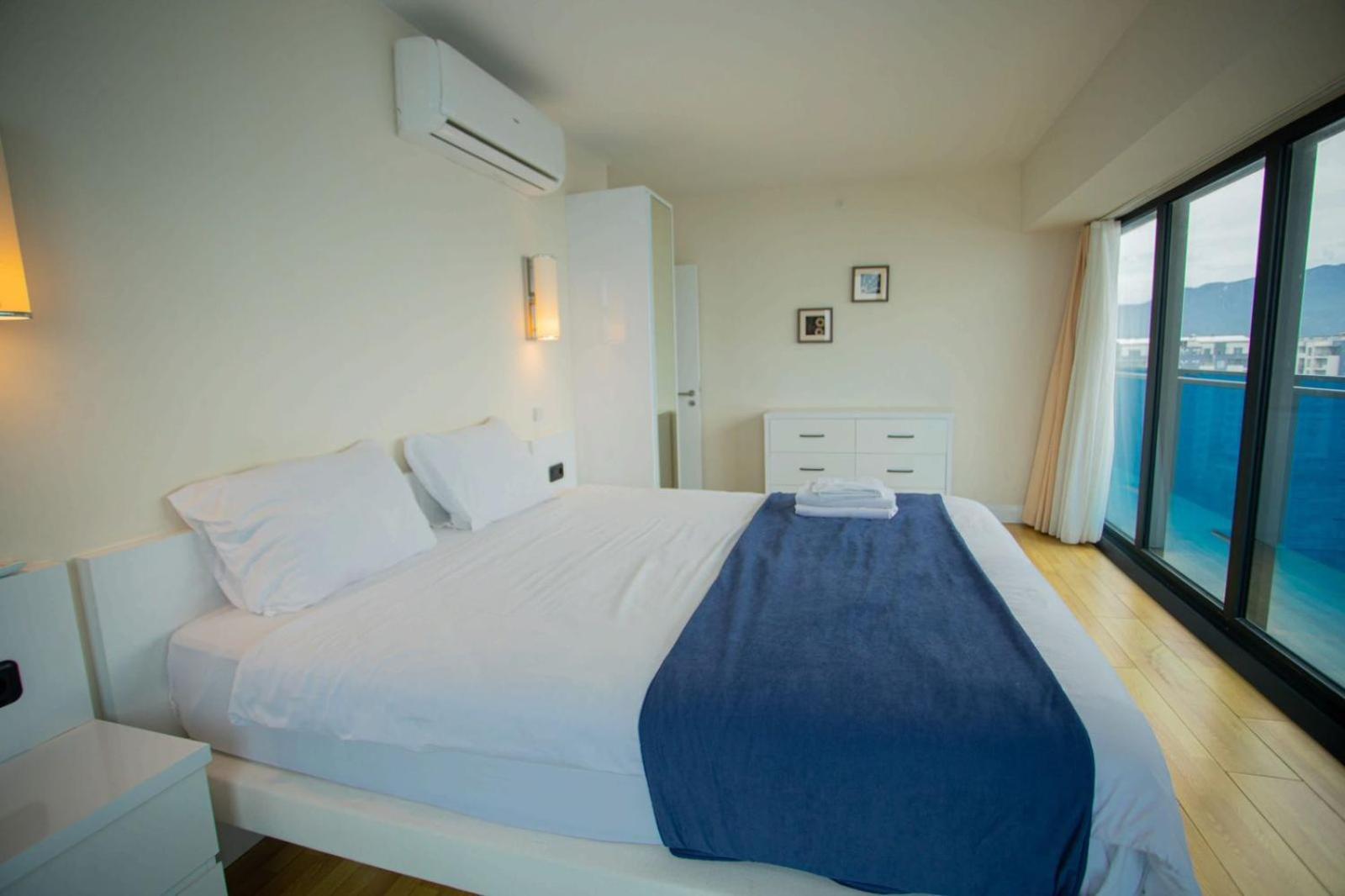 Suites Orbi City Aparthotel バトゥーミ エクステリア 写真
