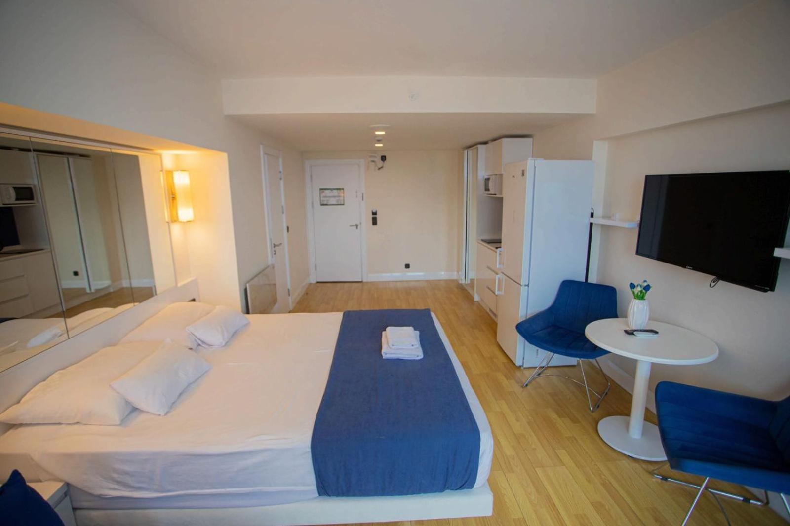 Suites Orbi City Aparthotel バトゥーミ エクステリア 写真