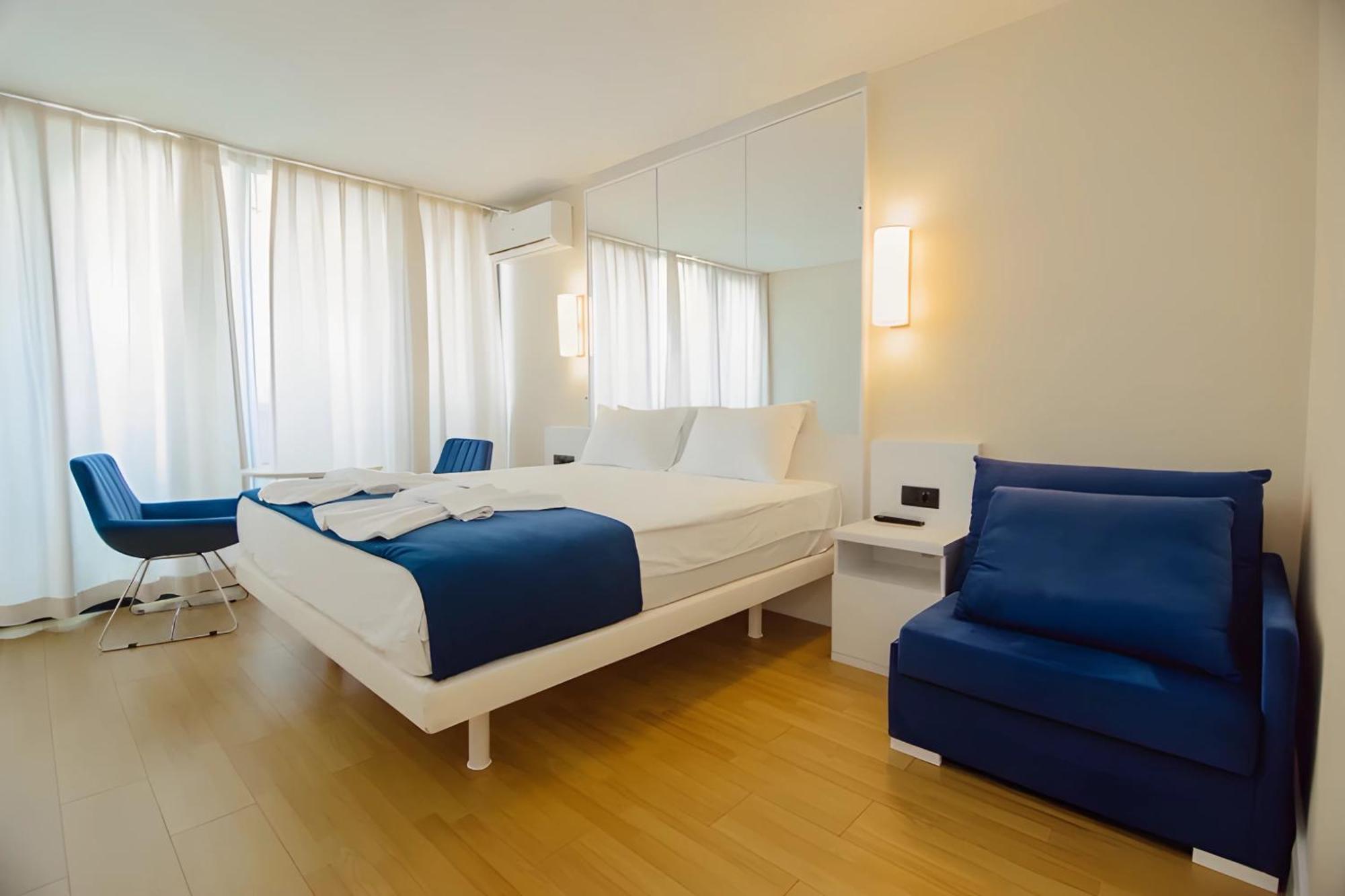 Suites Orbi City Aparthotel バトゥーミ エクステリア 写真