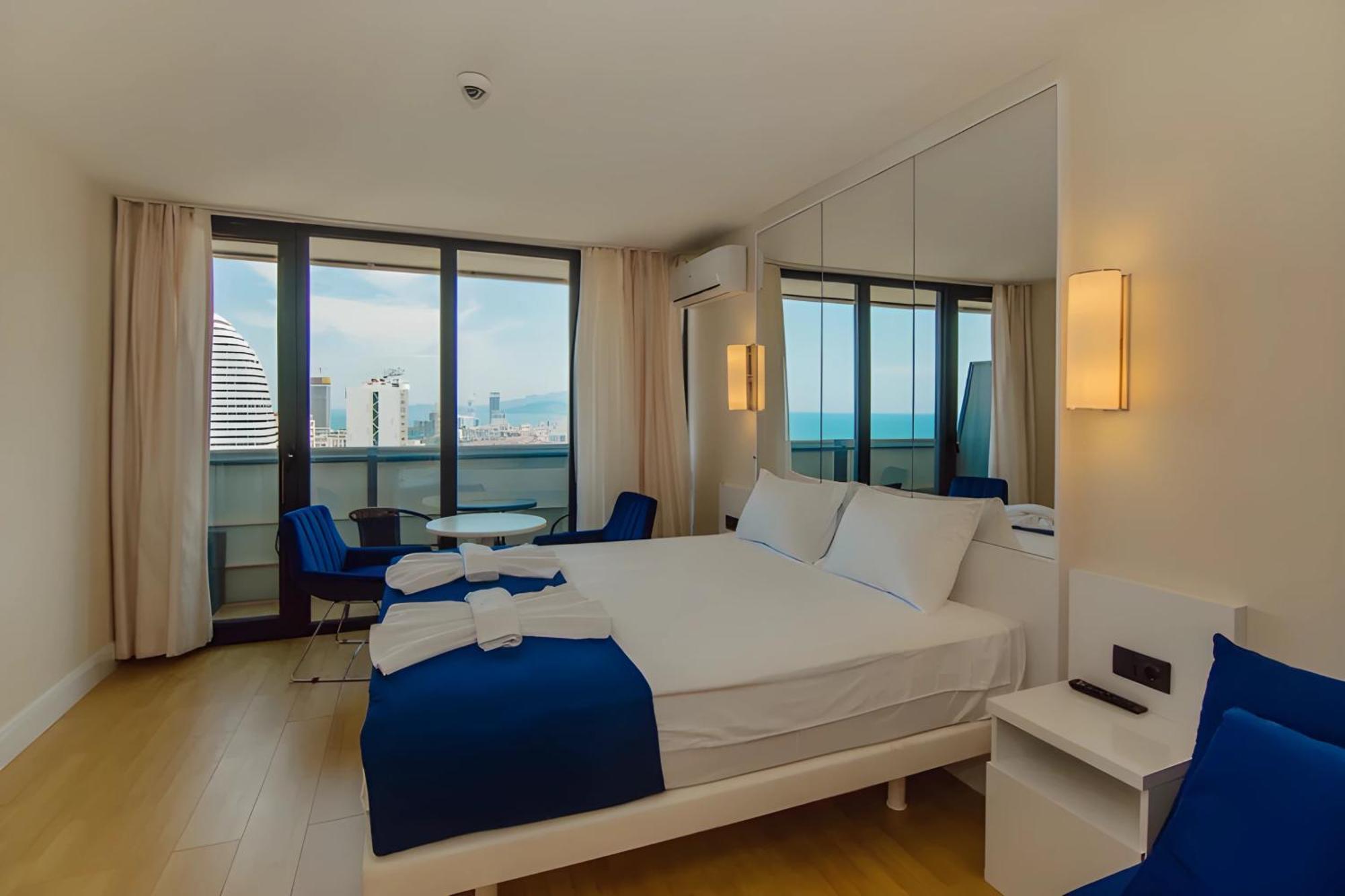 Suites Orbi City Aparthotel バトゥーミ エクステリア 写真