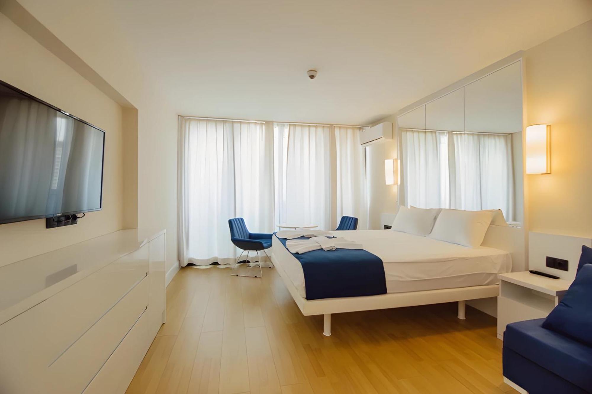 Suites Orbi City Aparthotel バトゥーミ エクステリア 写真