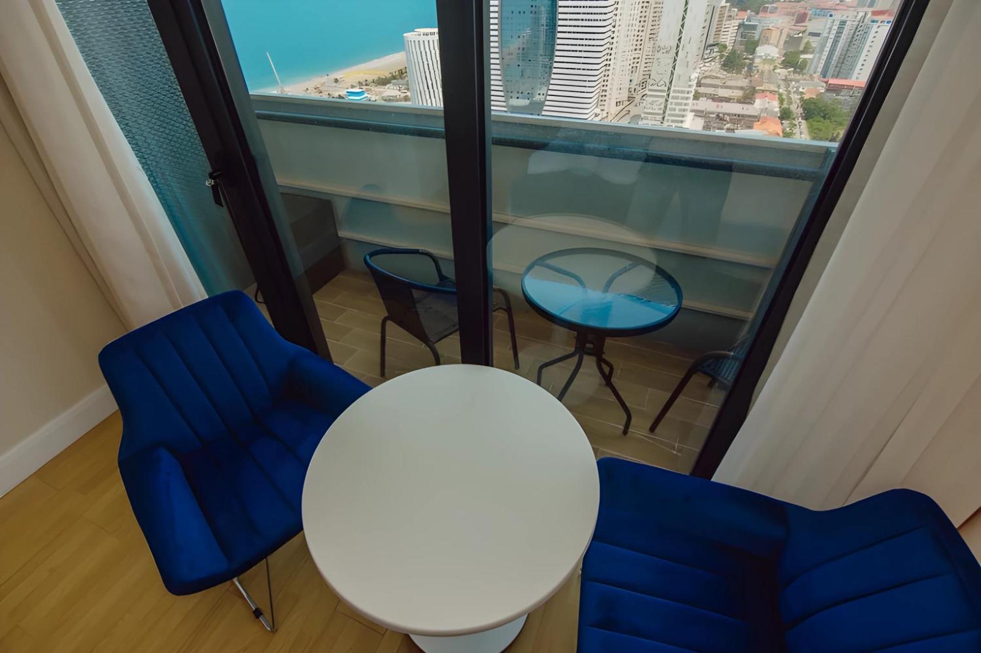Suites Orbi City Aparthotel バトゥーミ エクステリア 写真